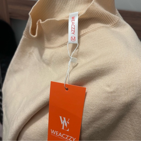 NWT Weaczzy Cream Mock Neck Turtleneck Sweater Size M - Picture 5 of 6